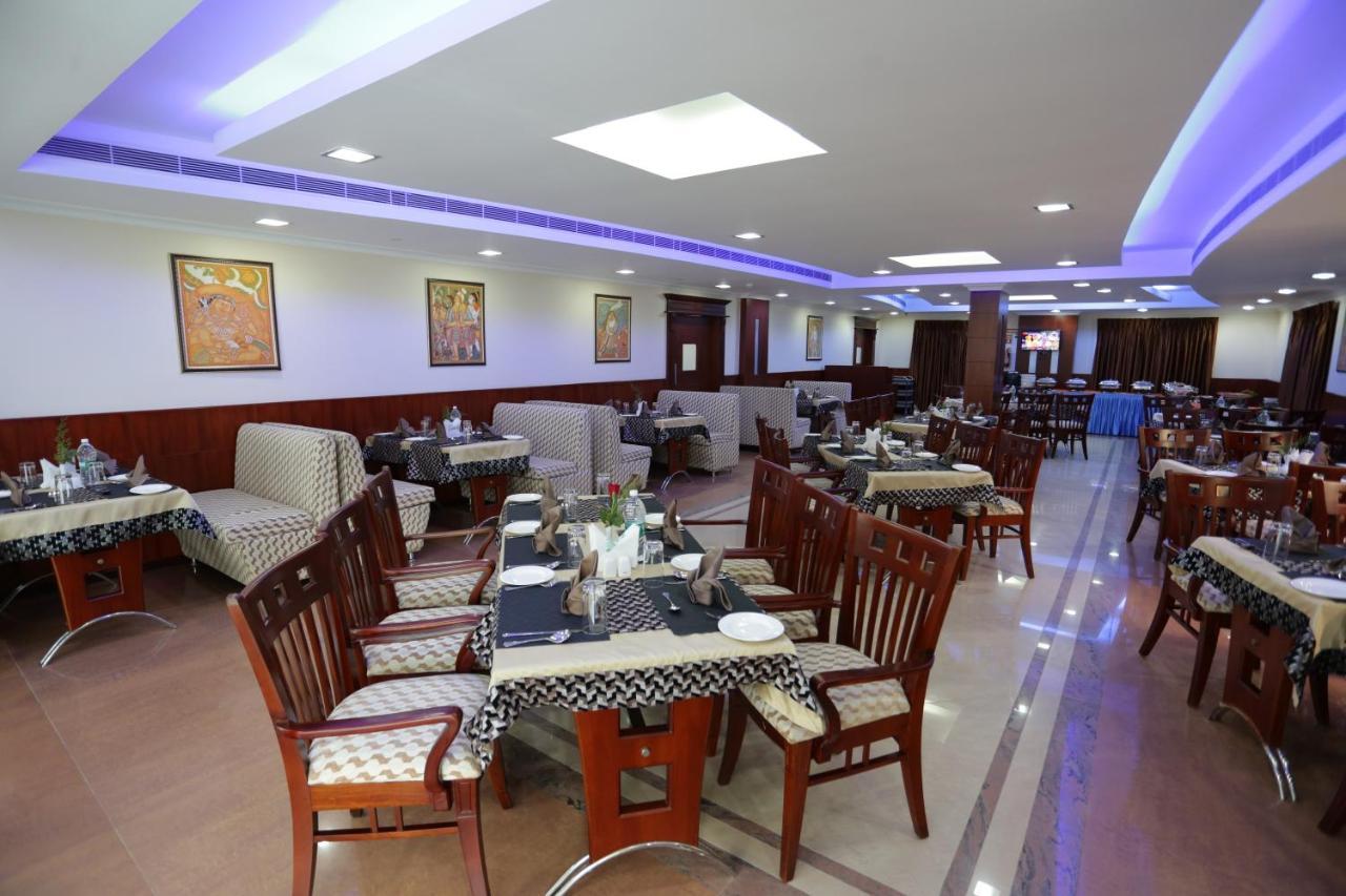 Hotel White City North Paravur Ngoại thất bức ảnh
